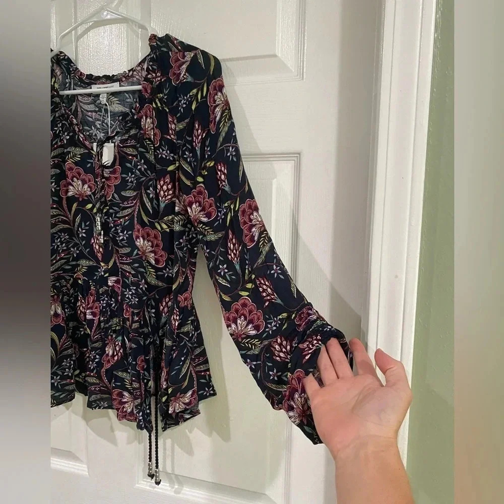 William Rast Black Purple Floral Tie Front Peasant  Blouse Ruched Sleeve Size XS - Picture 3 of 10